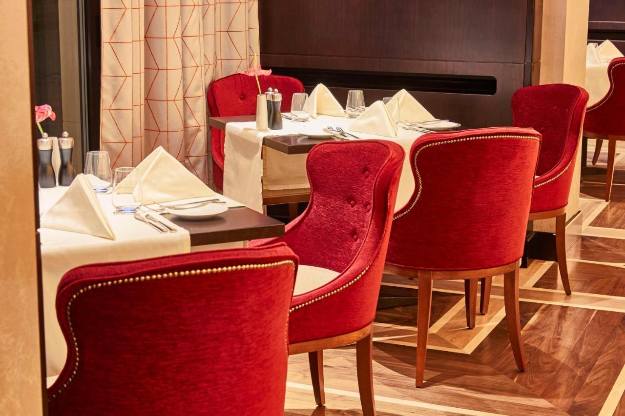 Grand Hotel Kempinski Riga Bagian luar foto The restaurant
