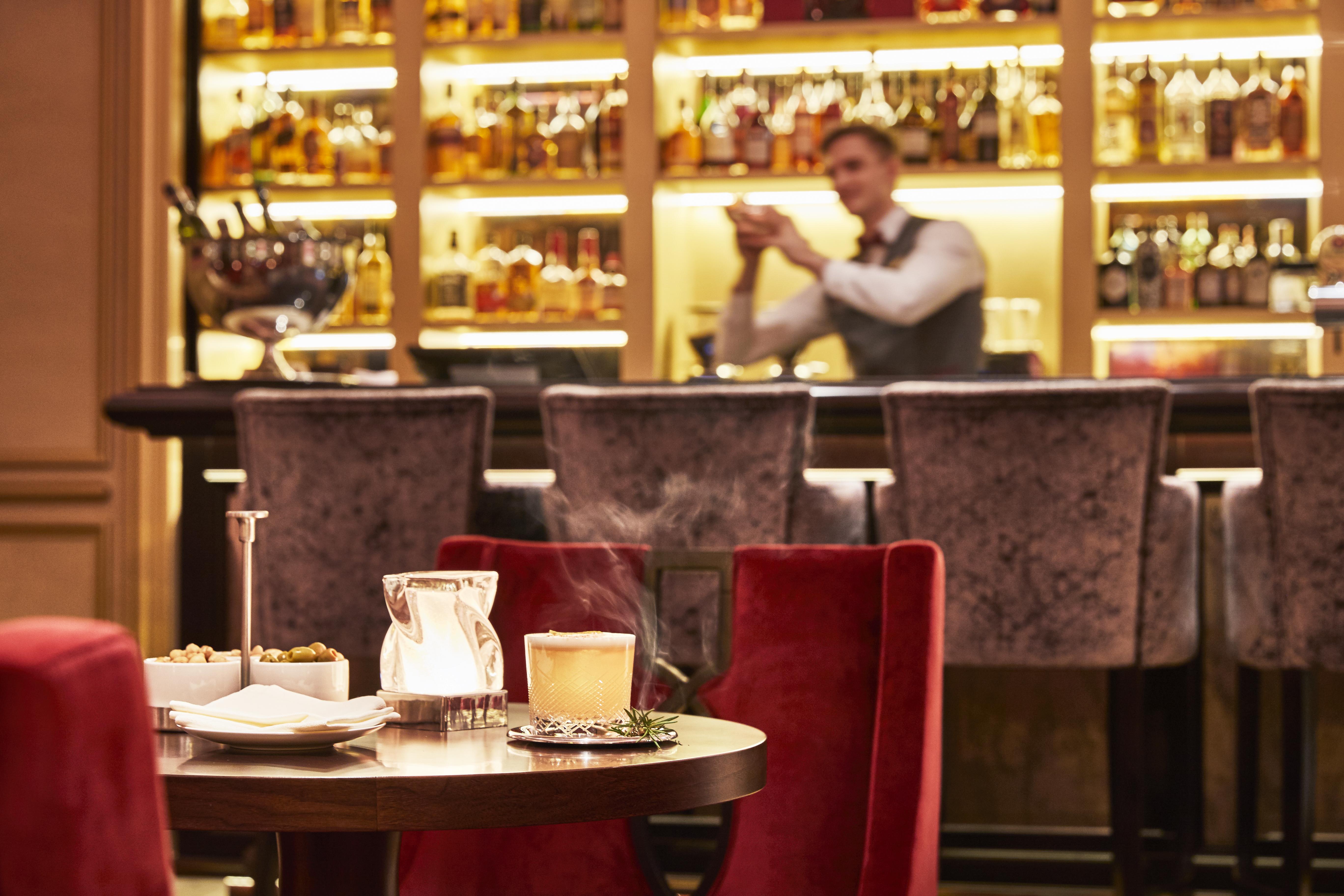 Grand Hotel Kempinski Riga Bagian luar foto The bar at the Connaught