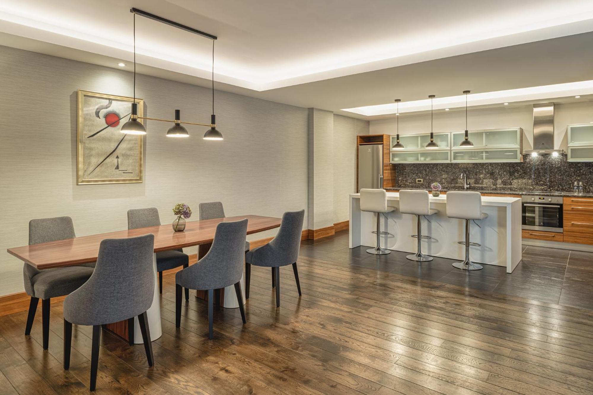 Grand Hotel Kempinski Riga Bagian luar foto A kitchen and dining room in a private home