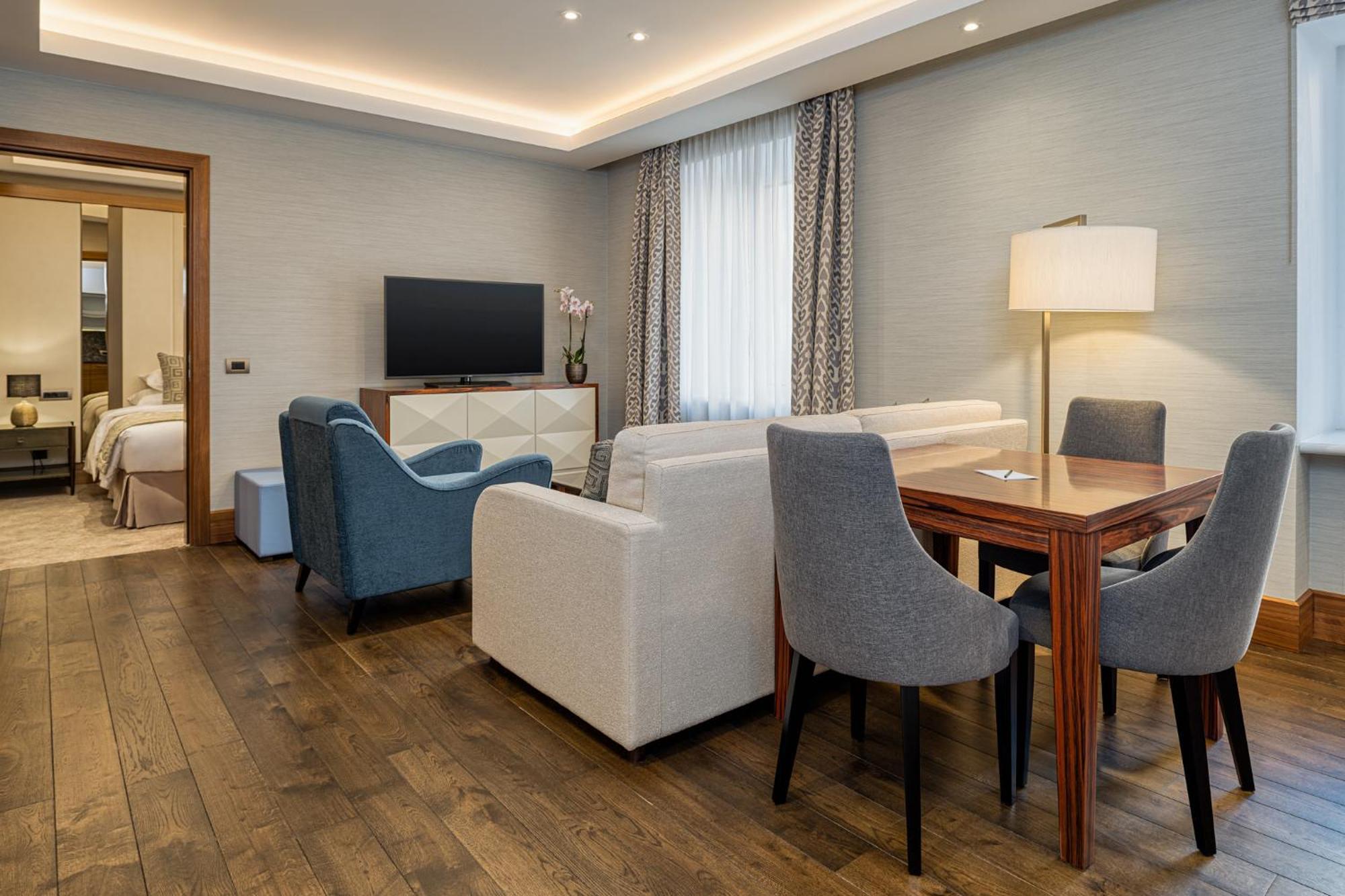 Grand Hotel Kempinski Riga Bagian luar foto Suite at the Hotel