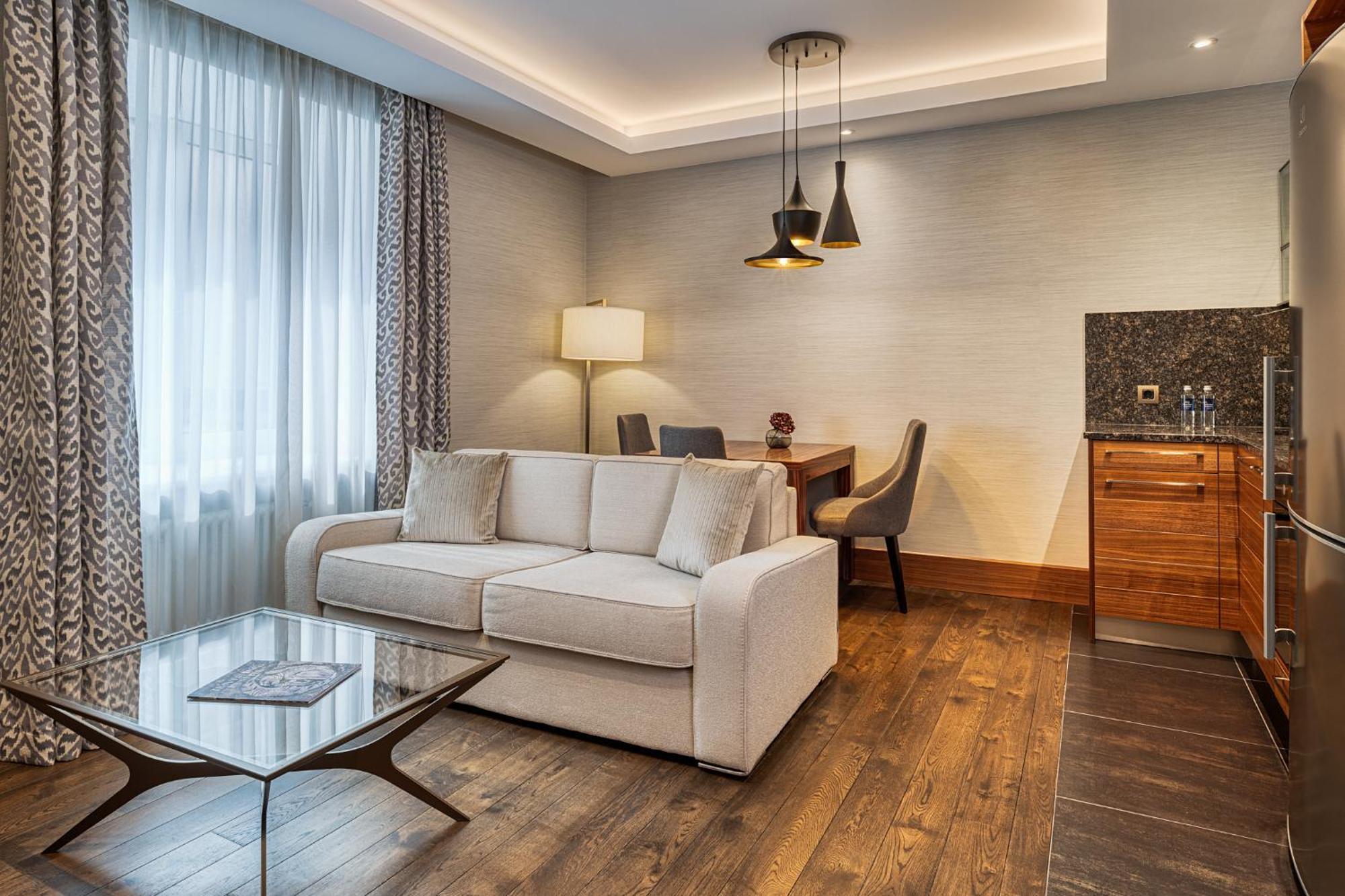 Grand Hotel Kempinski Riga Ruang foto Suite at the Hotel