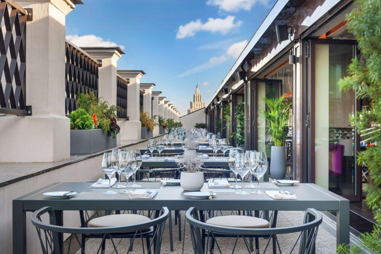 Grand Hotel Kempinski Riga Bagian luar foto The Terrace at the Hotel