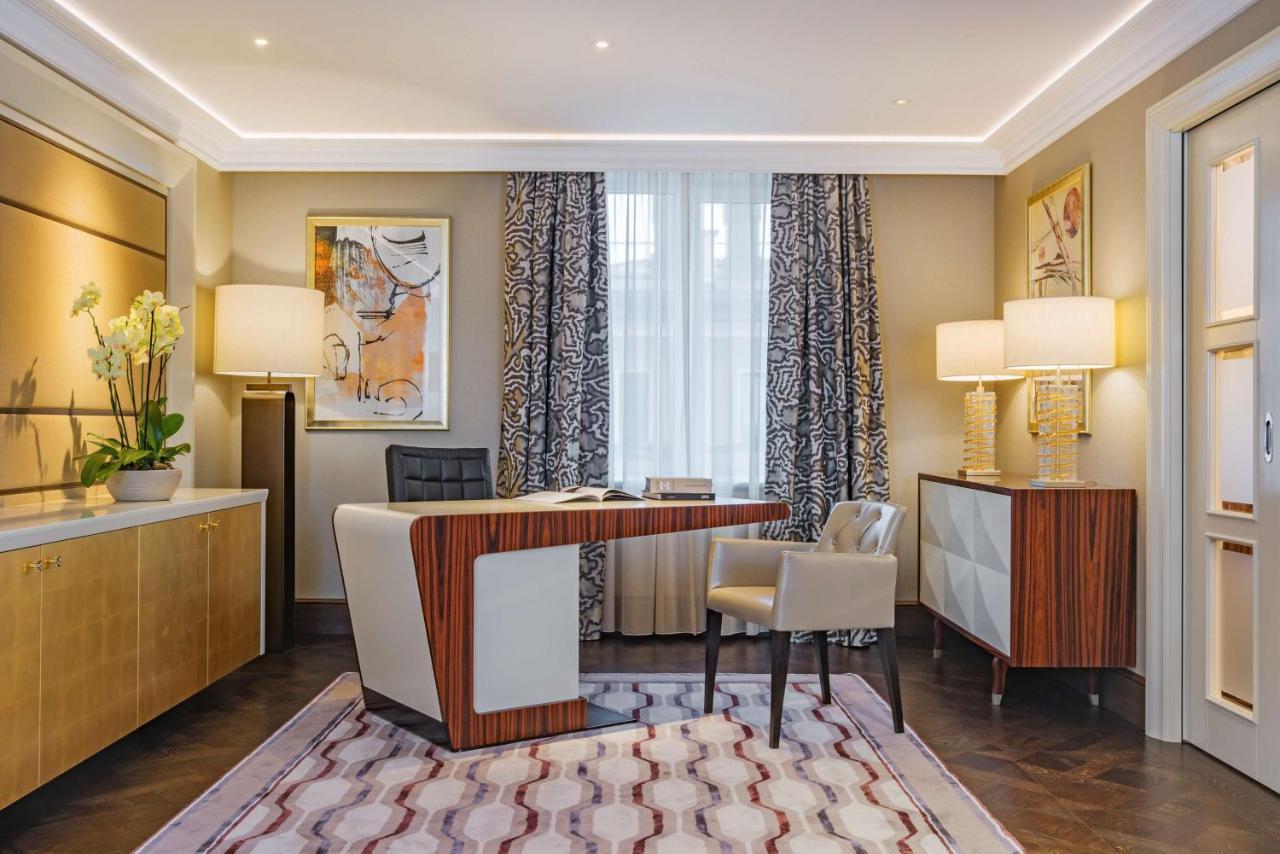 Grand Hotel Kempinski Riga Bagian luar foto Office interior